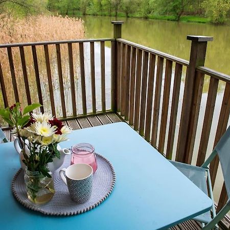 Lakeside Cabin On Stilts- 'Kingfisher' Rous Lench Eksteriør bilde