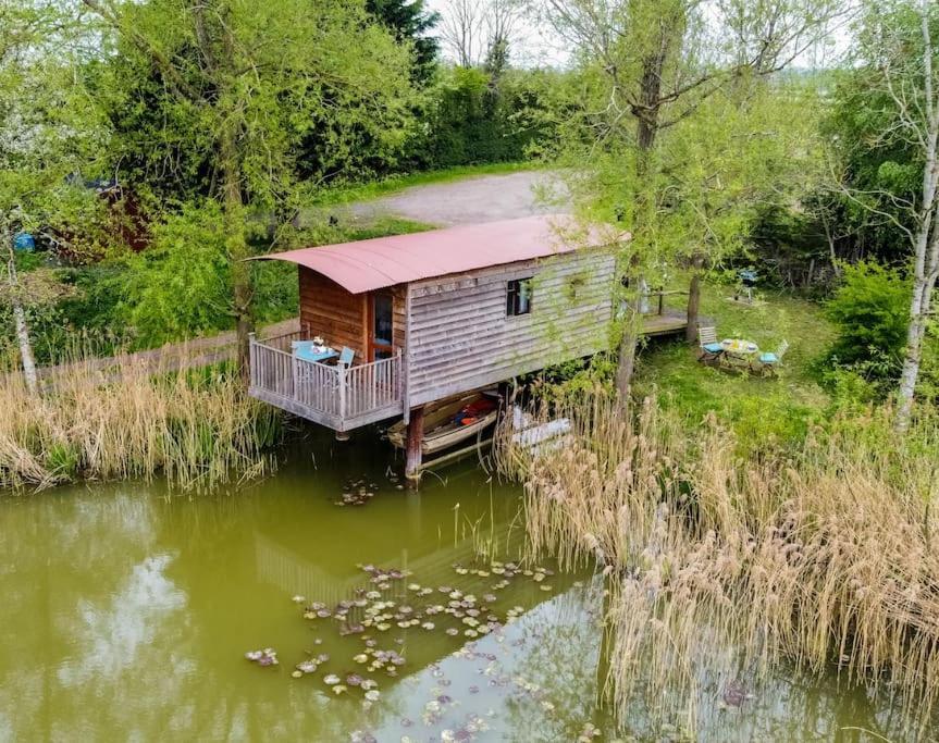 Lakeside Cabin On Stilts- 'Kingfisher' Rous Lench Eksteriør bilde